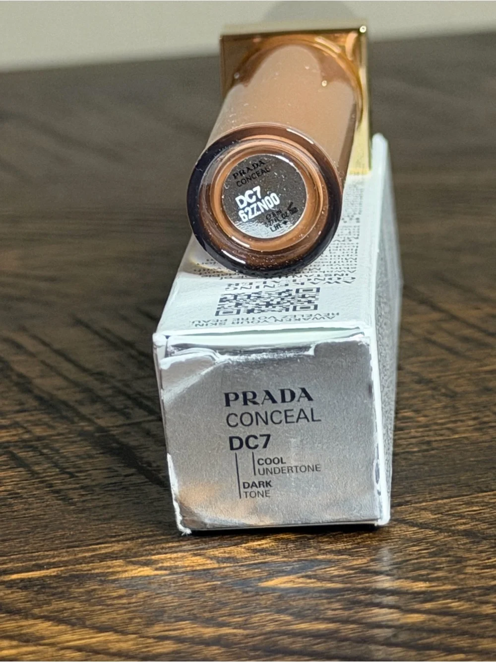 DC7-Prada Beauty Conceal Blurring Micro-Correcting Concealer DC7